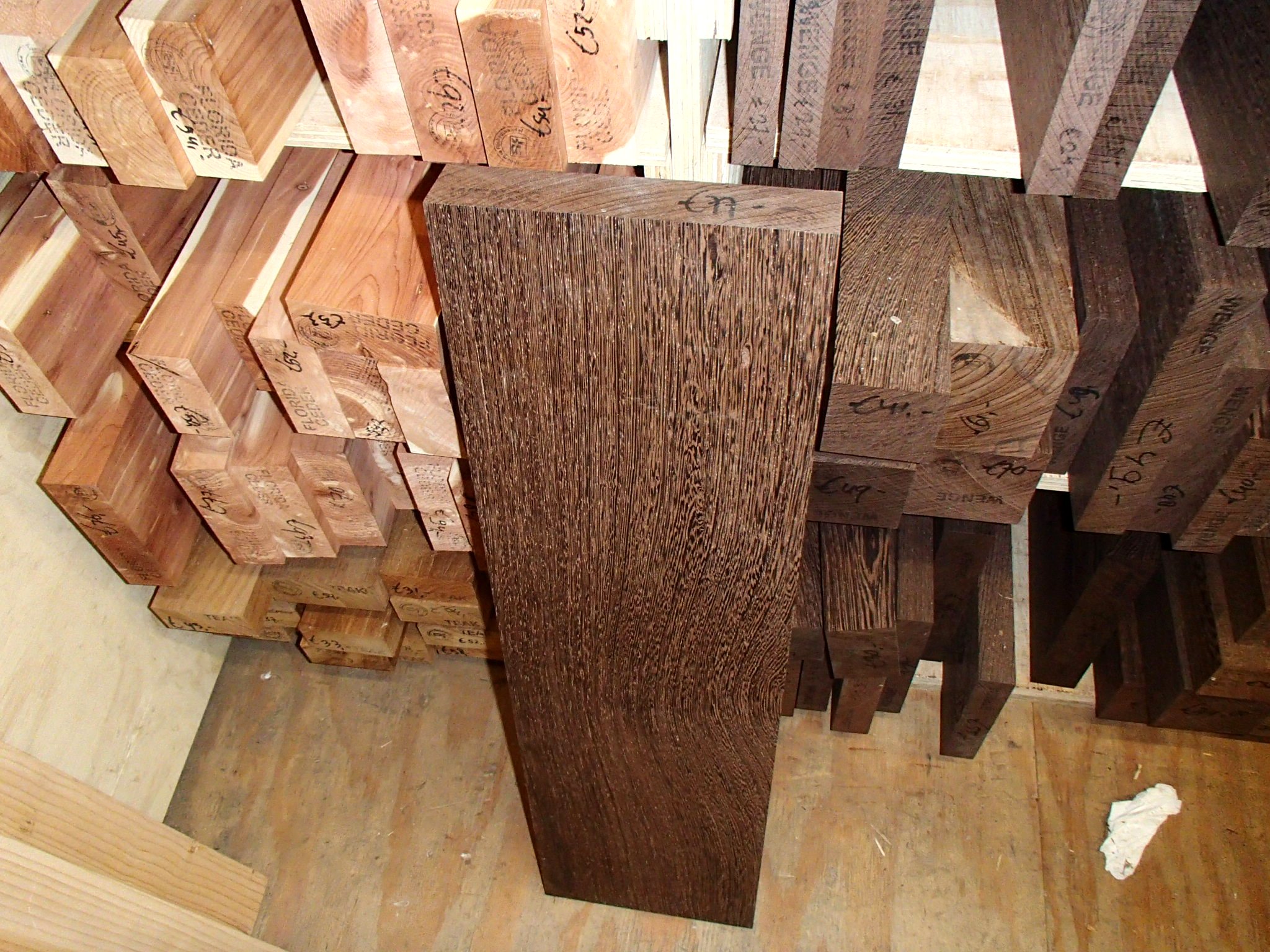 Laboratorium grond negeren WENGE massief hout