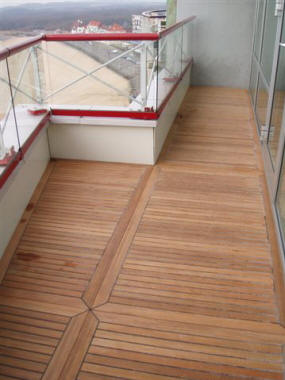 Teak dek op balkon